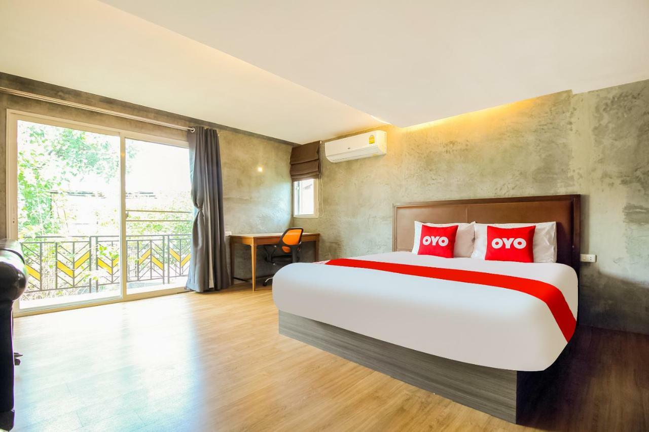 Oyo 271 The Resort Romklao Bangkok Esterno foto